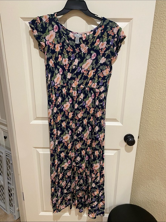 Studio West Dresses & Skirts - Studio West Navy Floral Maxi Dress with Pink & Green Flowers